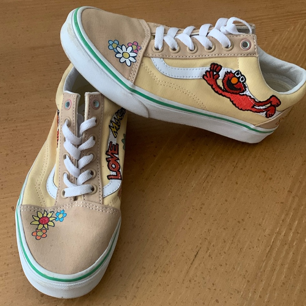 Vans Sesame Street Elmo 6.5 woman’s